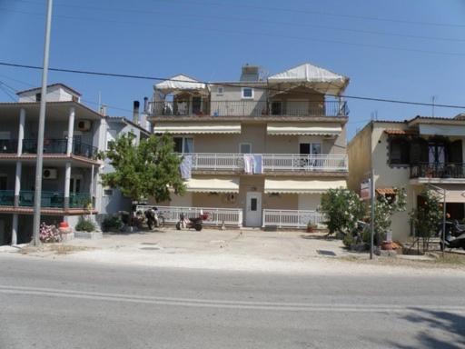 Helios Apartments يميناريا المظهر الخارجي الصورة